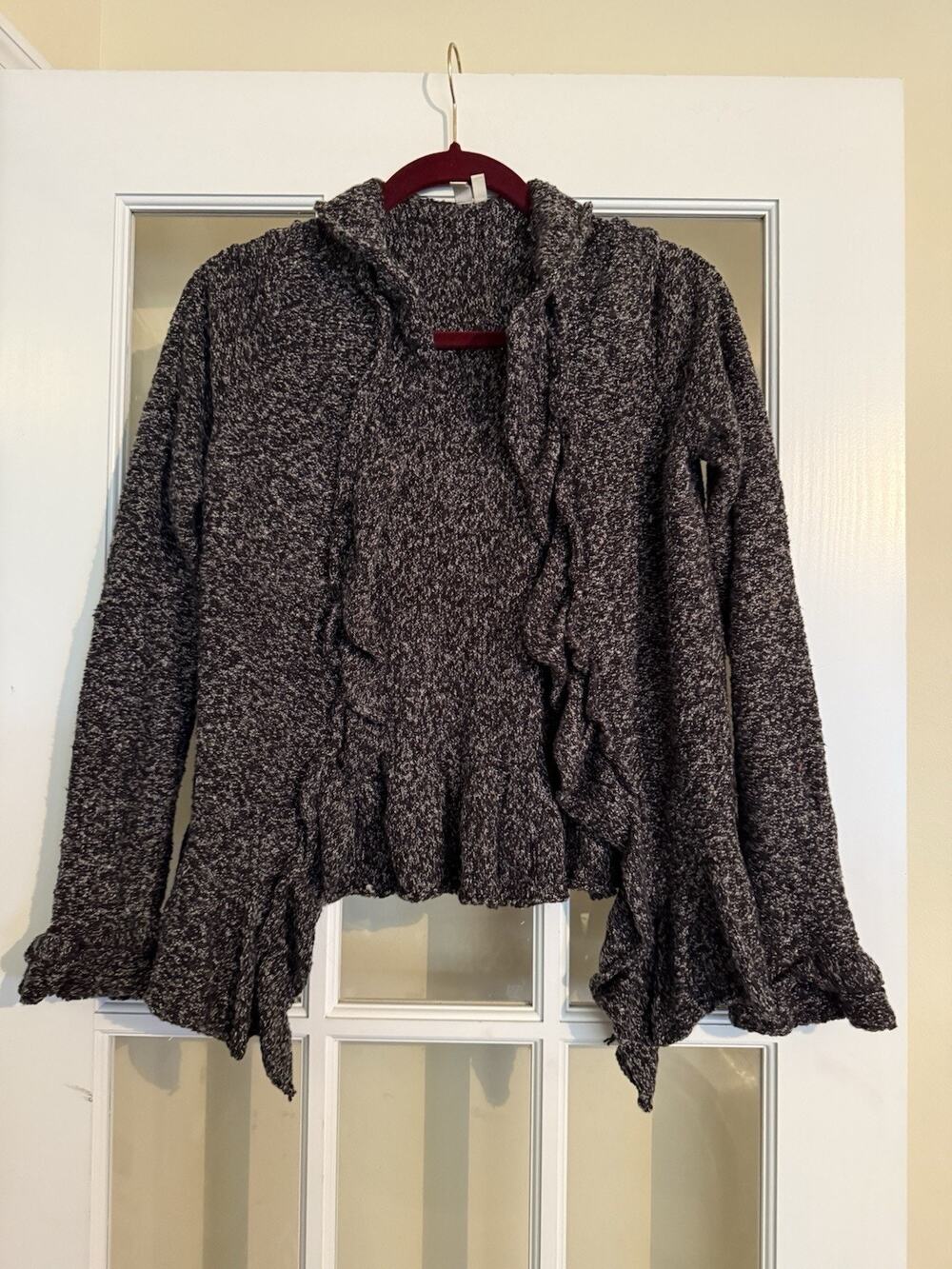 Madison Brand Grey Ruffled Cardigan Long Sleeve Small